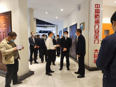 周口市委書記張建慧光臨長(zhǎng)安門業(yè)觀摩新項(xiàng)目